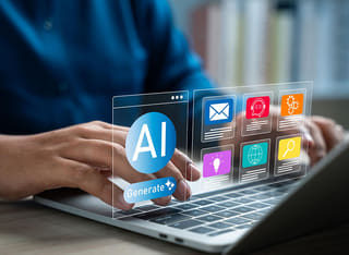 Principiante en criptomonedas estudiando las bases de la negociación automatizada mediante IA